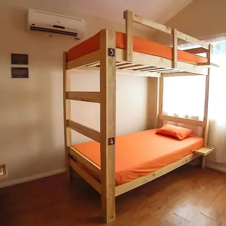 Hostel Dos Monos