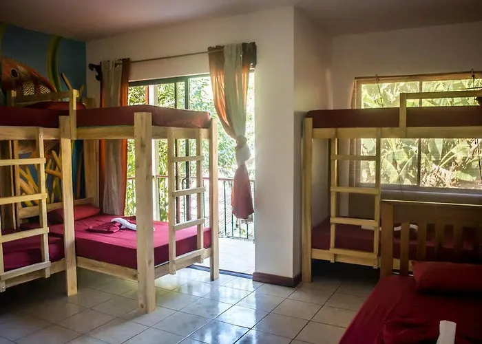 Dos Monos Hotel 2*
